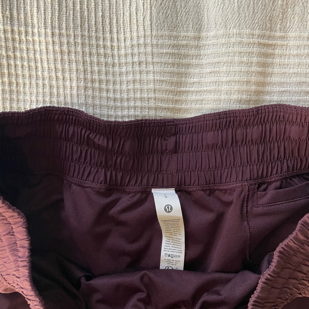 Lululemon Athletica Shake It Out High-Rise Running
Short 2.5" Plum - Picture 4 of 6